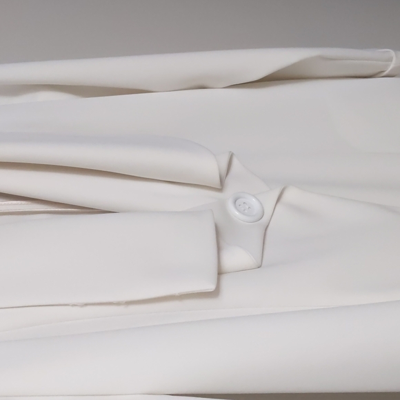 Long White Blazer - Picture 4 of 8